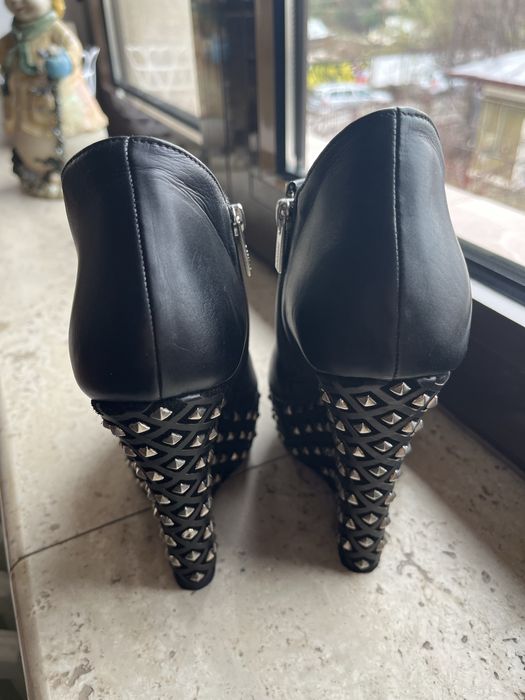 Le Silla ghete - 35 - piele, negru, ca noi