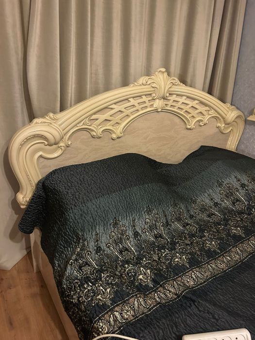 Продам спальный гарнитур