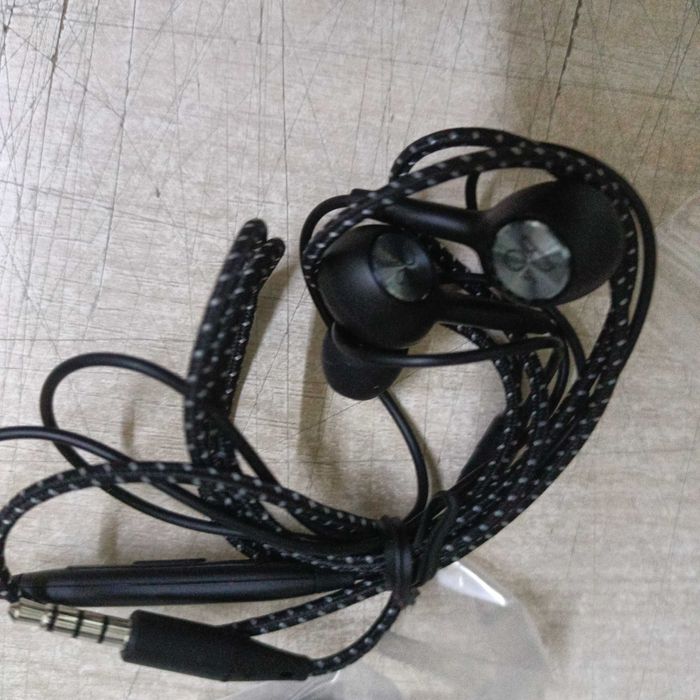 Casti cu fir Bang&Olufsen Beoplay