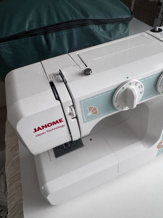 Продам швейную машину