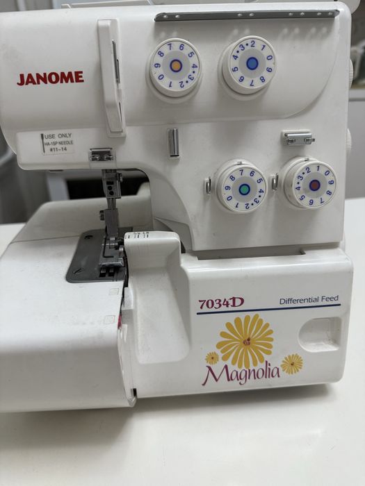 Продам оверлок janome