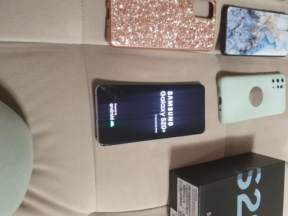 Продавам Samsung s20 plus