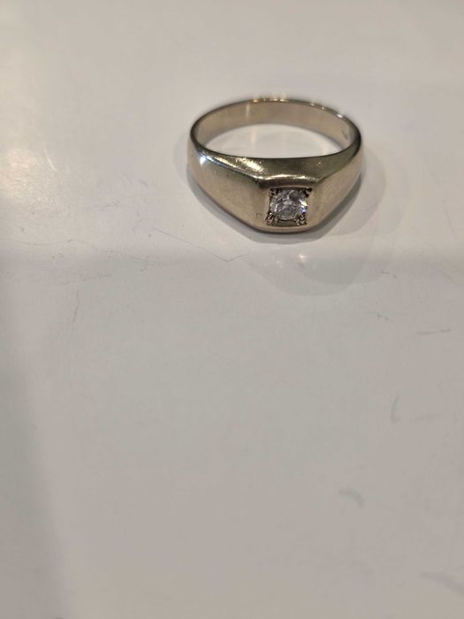 Inel ghiul Aur 18 kt cu diamant natural