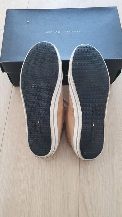 TOMMY HILFIGER sneakers dama textil bej marime 37 st f buna Curier OLX