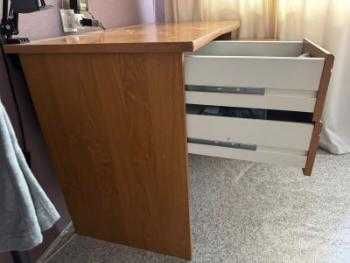 Продам столик компьютерный