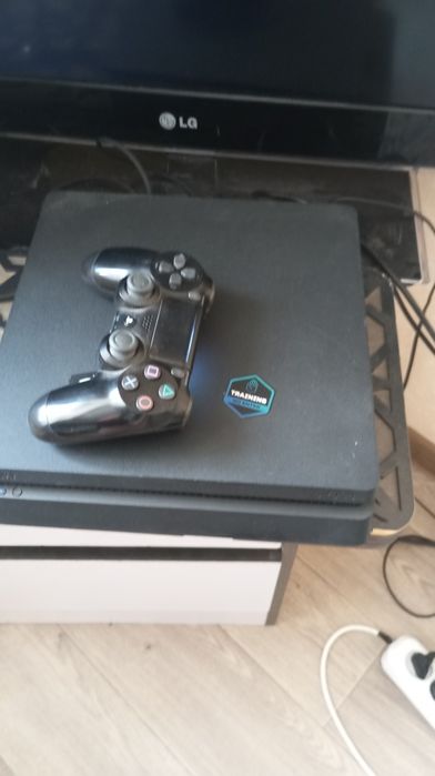 Приставка PS4 Slim