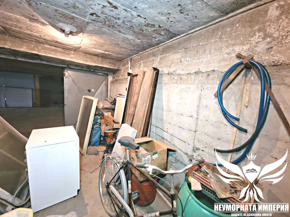 Продавам масивен гараж 15кв.м. в Асеновград, широк център