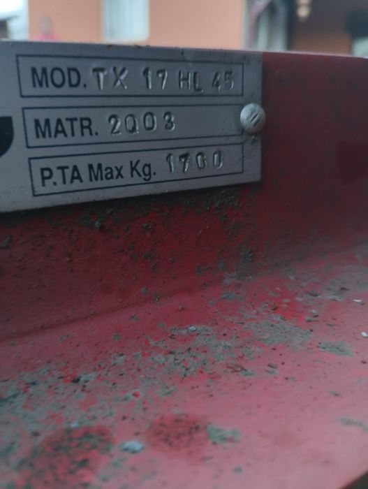 Vând încărcător tiranți aproape nou