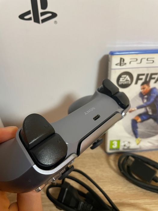 PLAYSTATION 5 DISK + FC 24 перфектен