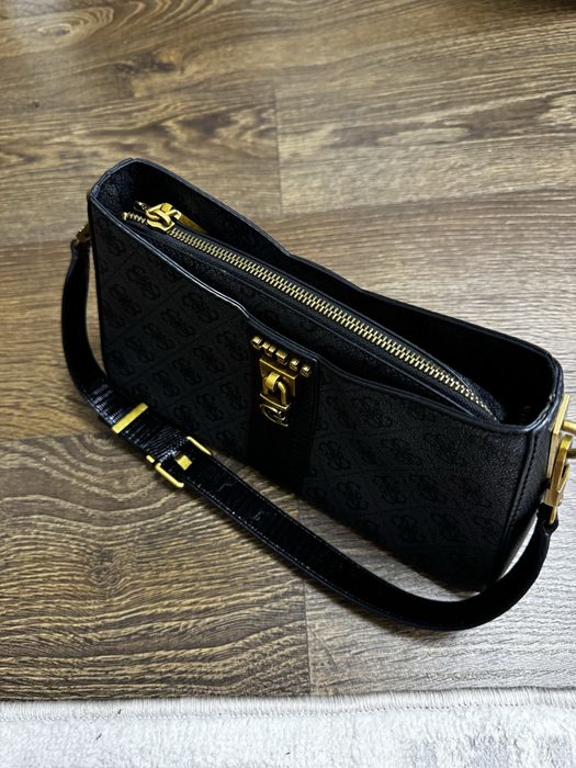 Сумка Guess удобная