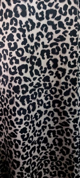 Vând rochie animal print