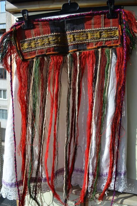 Opreg traditional autentic de Banat cu fir metalic drept