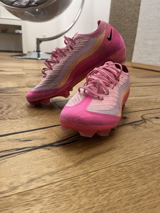 Ghete de fotbal nike air max roz