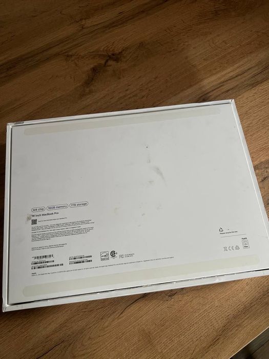 MacBook Pro 14" (M4 / 16GB / 1TB)