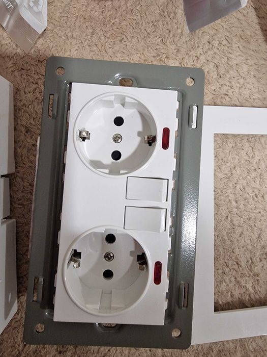 Двоен контак с 2 usb юсб  бутон за включване и конзолна кутия комплект