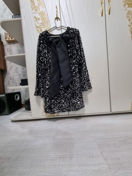 Платье в пайетках вечернее