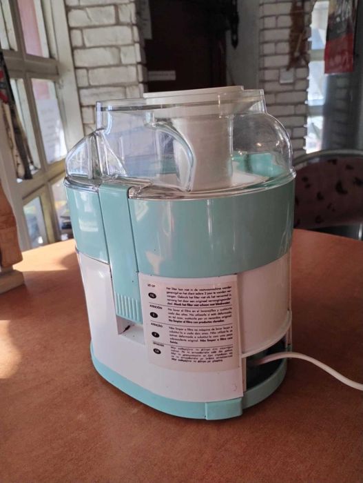 Сокоизтисквачка Delongi robo djet