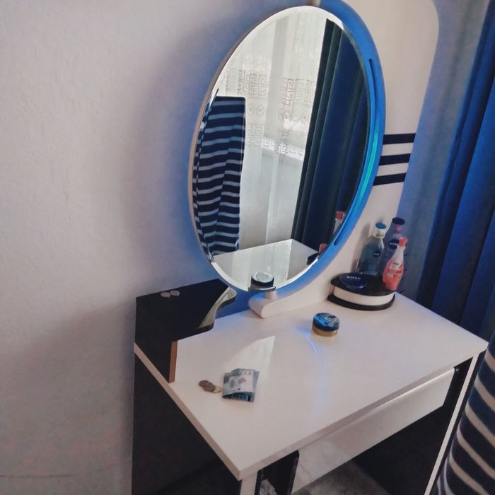 Комод зеркало почти новый