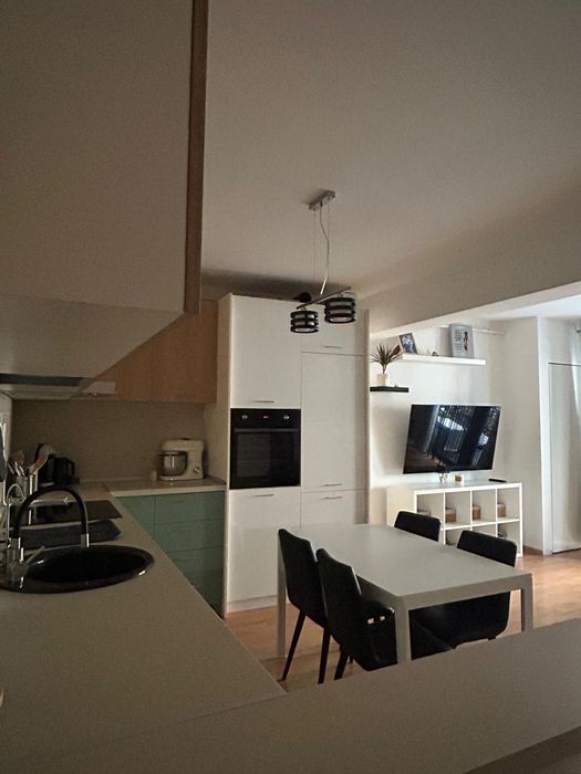 Vand apartament 2 dormitoare + living si bucatarie + parcare subterana in Complex Oaza