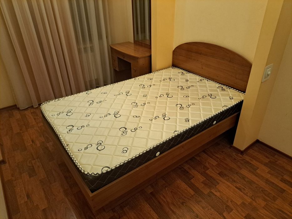 Продается кровать и комод