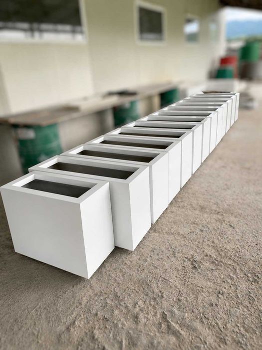 Jardiniere si ghivece premium din fibra de sticla-productie la comanda