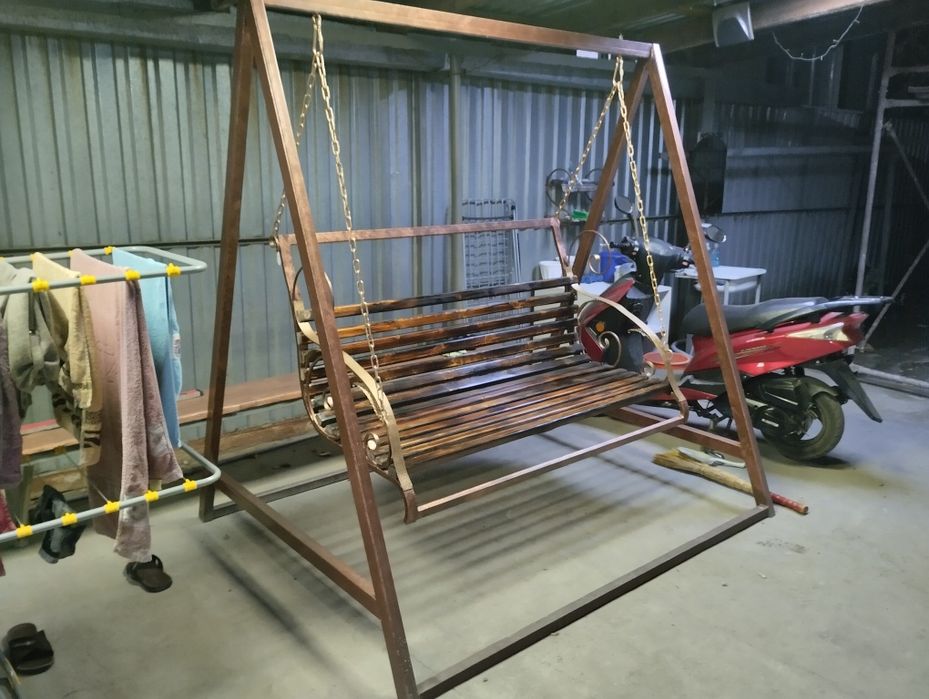 Качели ручной работы