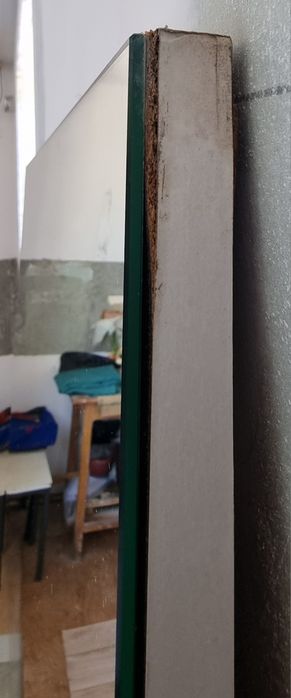 Зеркала на дверных створках шкафа