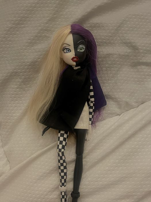 Кукла братзилаз bratzillaz