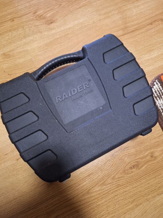 Кабелен винтоверт Raider.