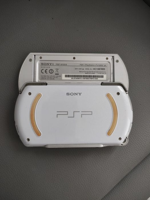 Vând consola PSP Go