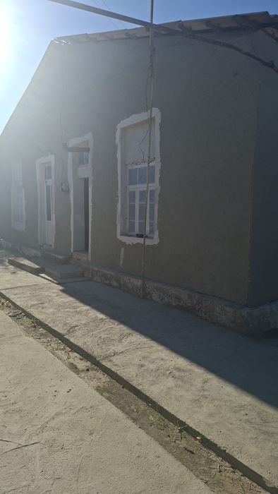 Uy sotiladi navoiy viloyati qiziltepa tumani  malikchoʻl qishlogi.