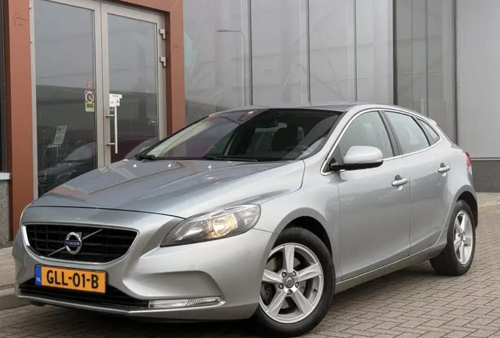 Dezmembrez Volvo V40