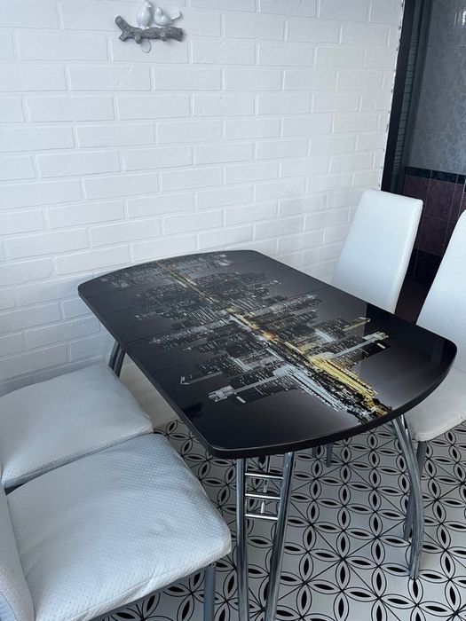 Продам стол и стулья