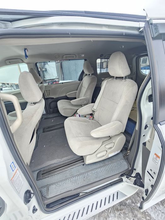Продам Toyota Sienna