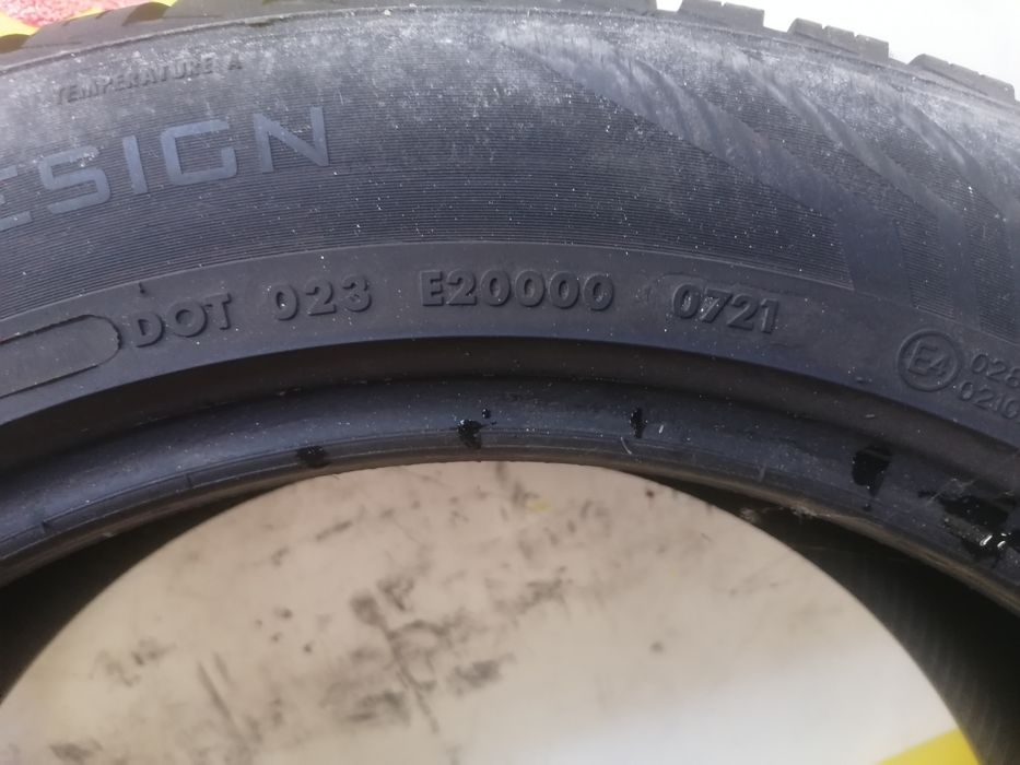 215/55/18 Iarna 2* Vredestein dot 0721.   6,,24mm