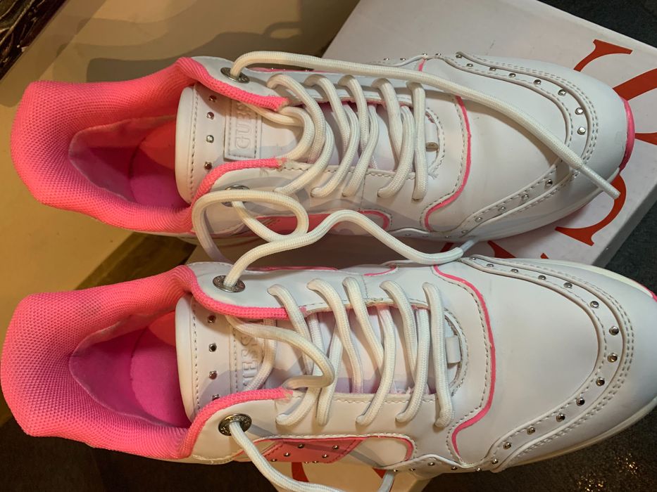 Нови кецове на Guess