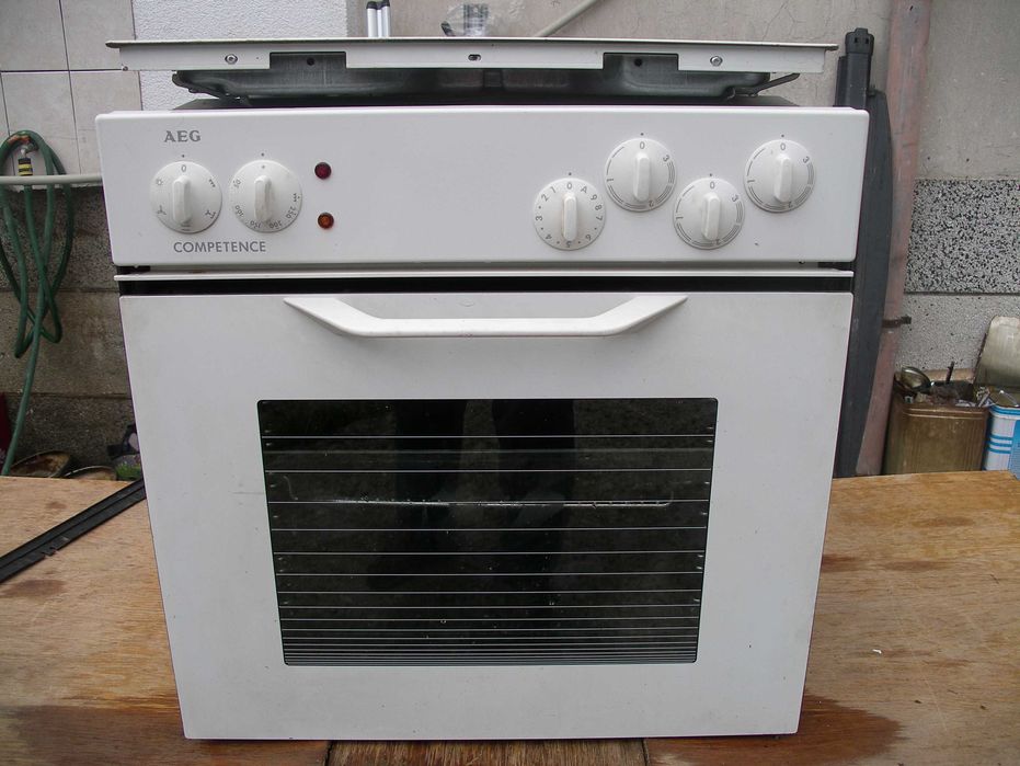 Фурна за вграждане AEG