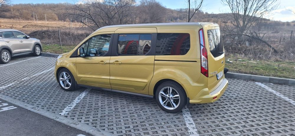 Vând Ford Tourneo