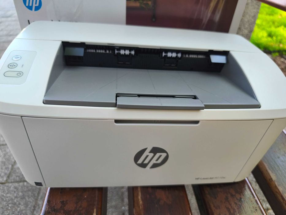 Чисто нов на 70 страници черно-бял лазерен принтер HP LaserJet M110w + нова касета