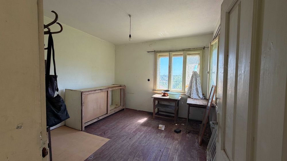 Продава се : Къща в село Буря
