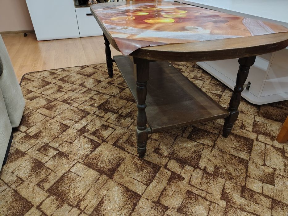 Продавам холна маса