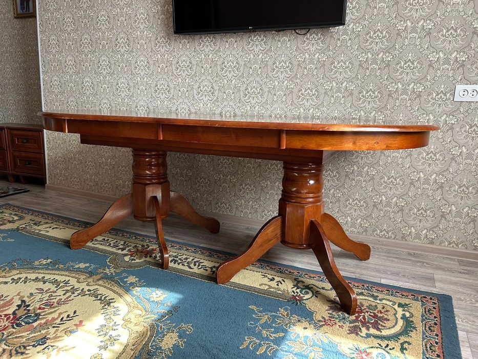 Стол гостиный , в отличном состоянии