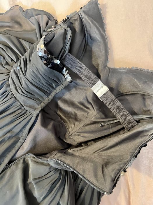 Rochie eleganta neagra asimetrica cu paiete si trena