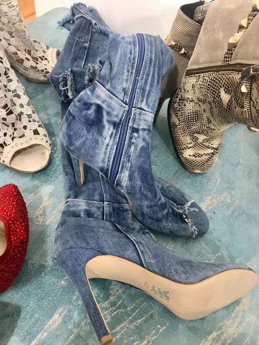 Cizme scurte, lungi, urgent