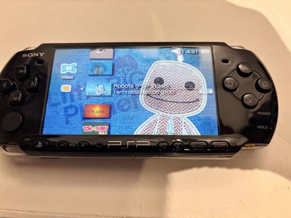 Sony Psp 3000 modat , card 64G, peste 140 de jocuri