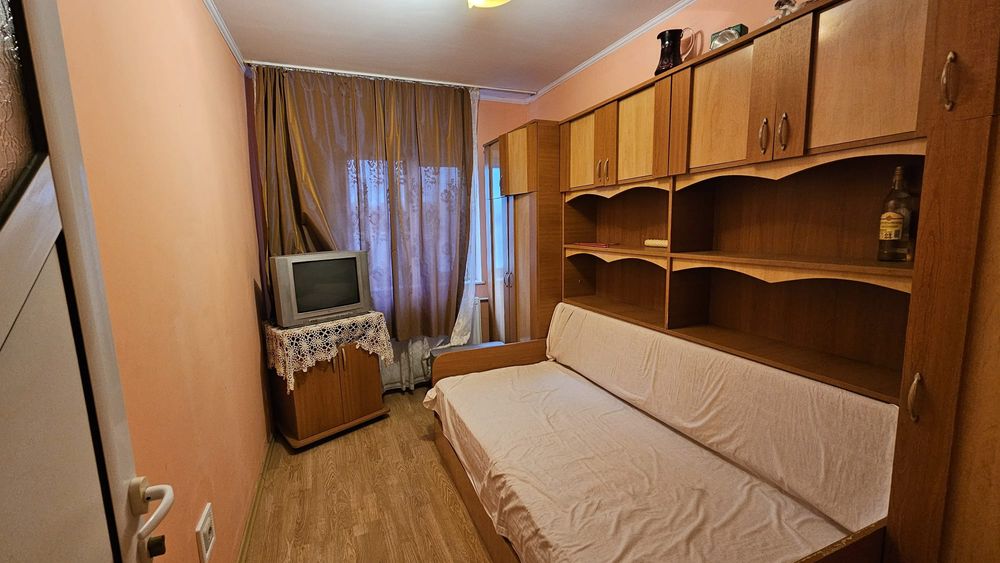 Închiriez apartament 3 camere