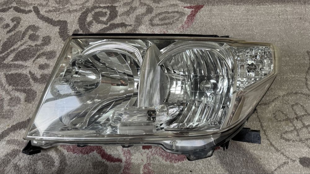 Передние фары Land Cruiser 200
