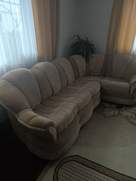 Запазен Ъглов Диван