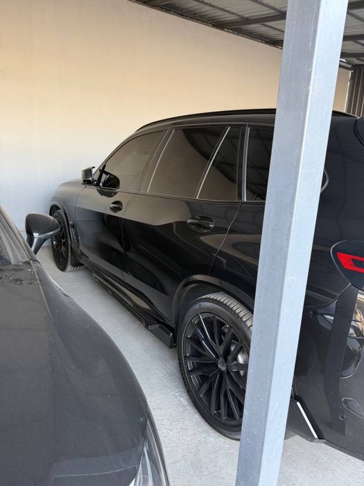 bmw x5 m60i 4.4l 2024 qora eng fuli