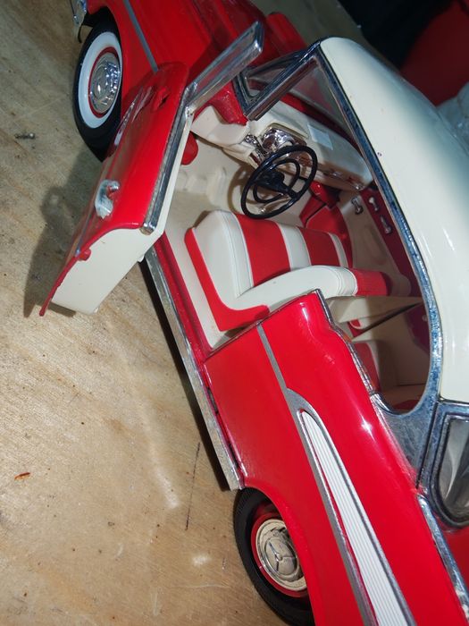 Macheta chevrolet bel air 1957  marime 1:24